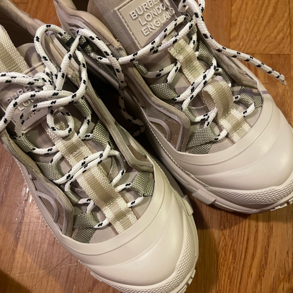 Burberry Arthur Check Sneakers - Picture 9 of 14